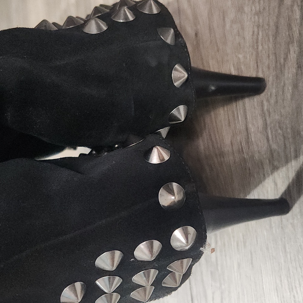 ✨️✨️Nine West Black Heeled Boots with Silver Studs - Picture 7 of 10